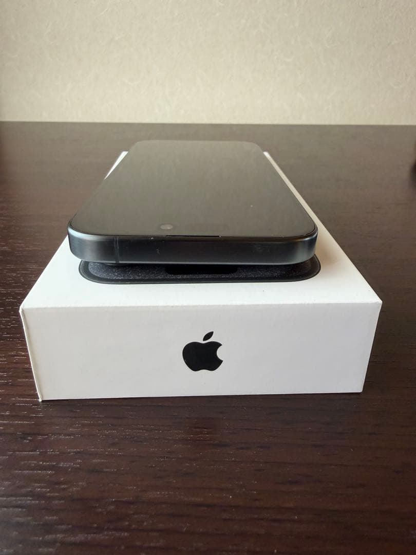 【極上美品】iPhone 15 Pro 128GB（ブラックチタニウム）