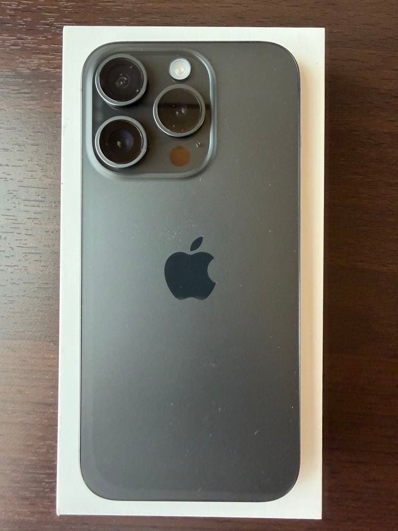 【極上美品】iPhone 15 Pro 128GB（ブラックチタニウム）