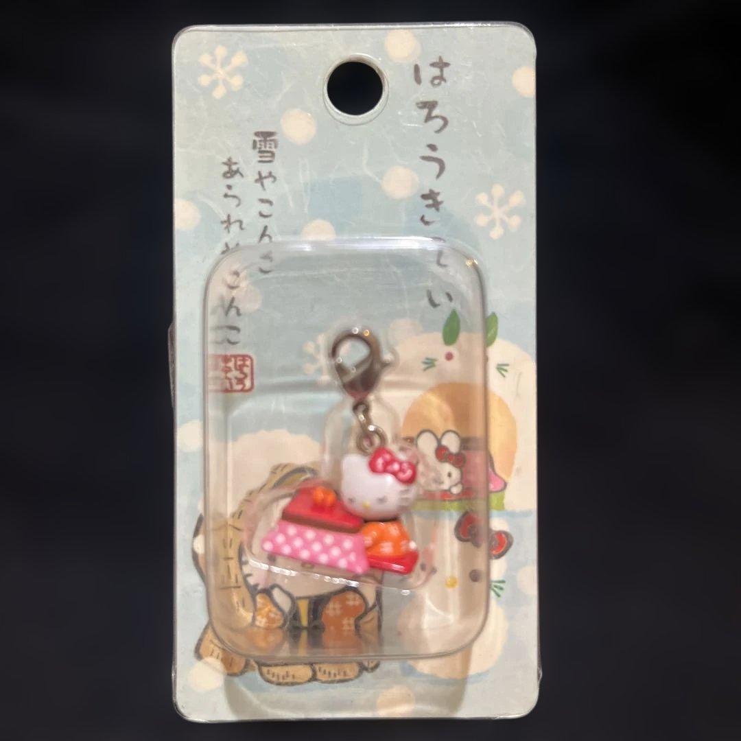 可愛い♡ハローキティ 雪やこんこん あられやこんこ　チャーム2個セット