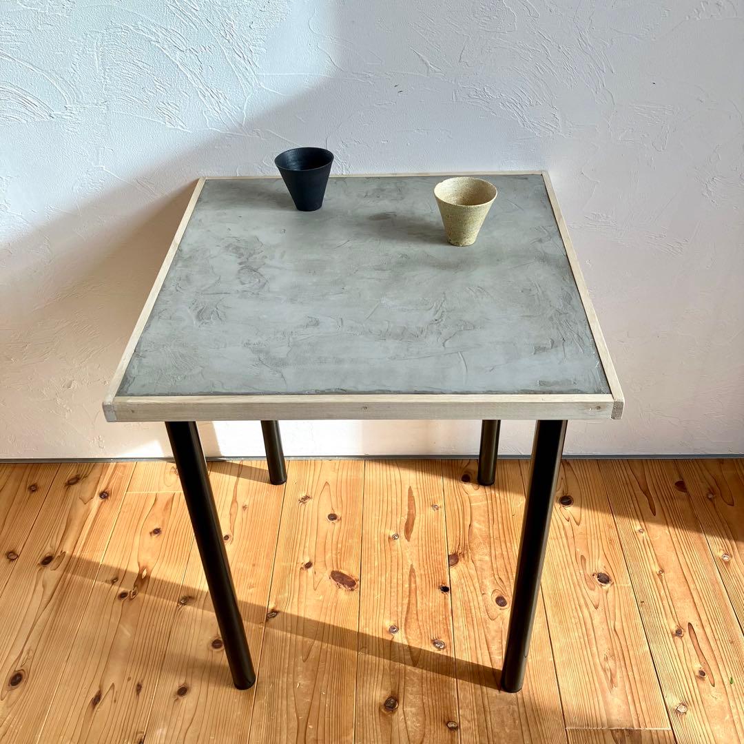 モルタル天板のカフェテーブル【ハンドメイド家具】