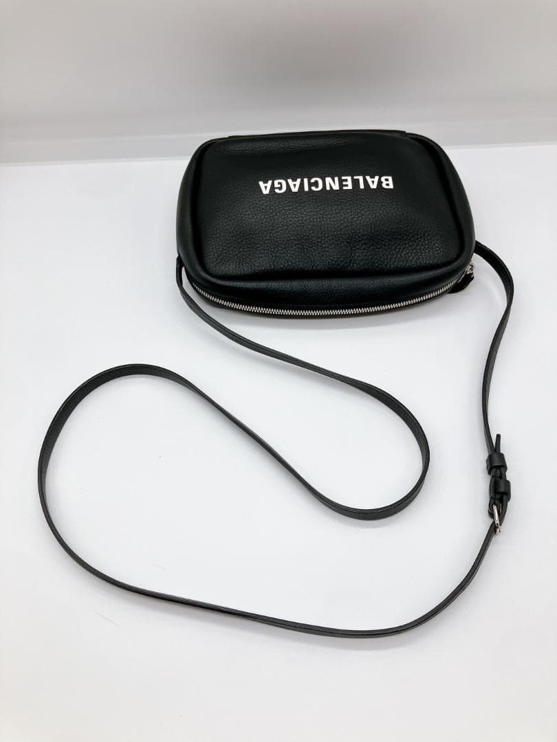 BALENCIAGA エブリデイ カメラバッグ ショルダーバッグ バッグ レザー