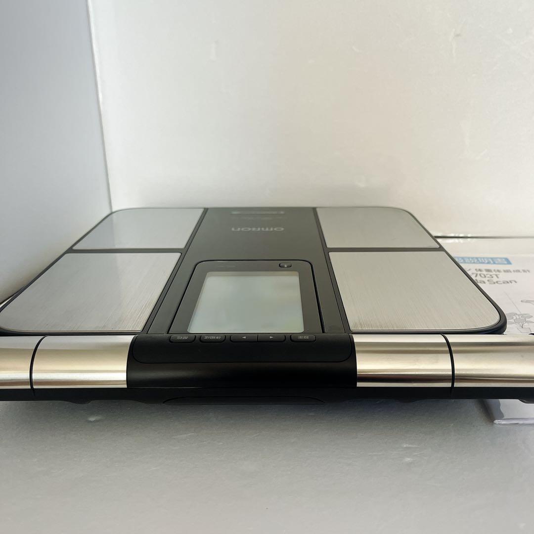 美品　カラダスキャン　オムロン 体重体組成計 体重計 KRD-703T