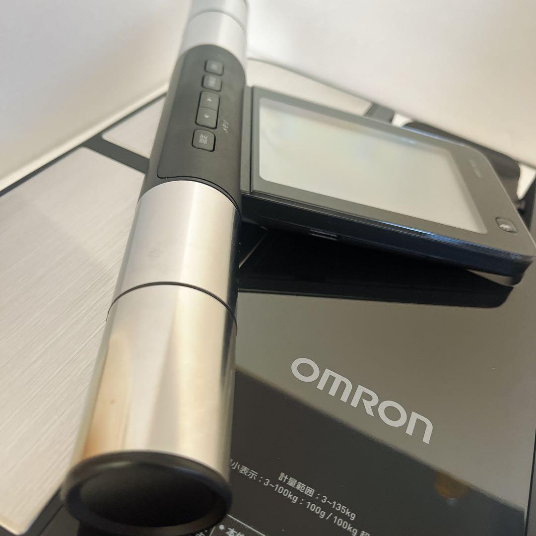 美品　カラダスキャン　オムロン 体重体組成計 体重計 KRD-703T