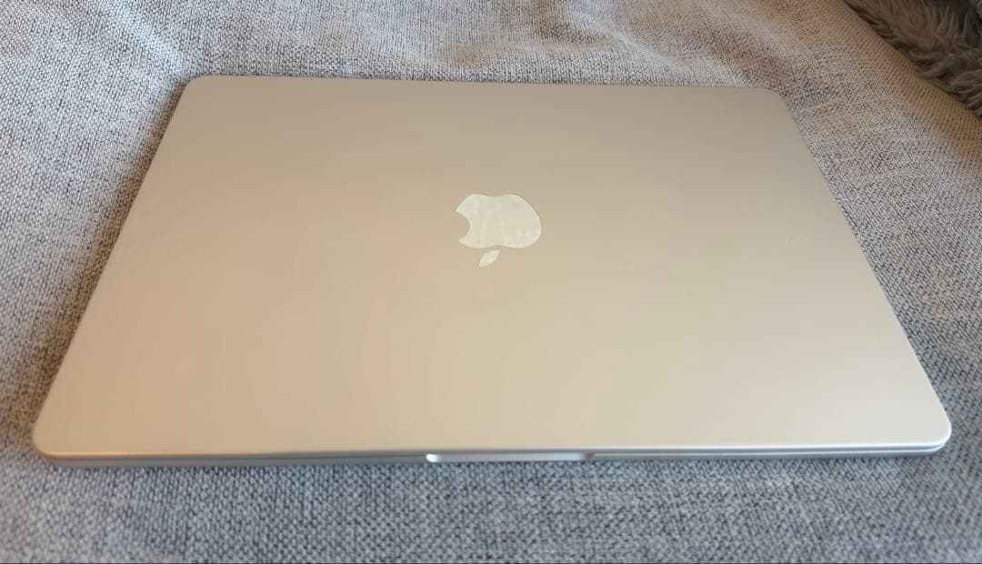 Apple MacBook Air M4 16GB 13インチ　スターライト