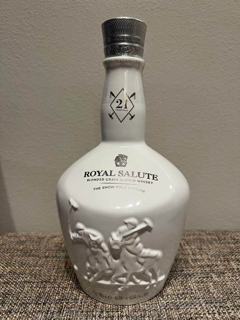 ロイヤルサルート21年 スノーポロ限定 白陶器 箱付 未開封　スコッチ