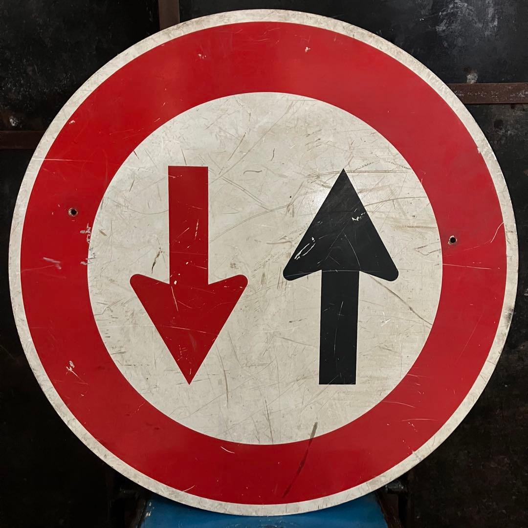 アンティーク サイン 上下矢印 US雑貨
