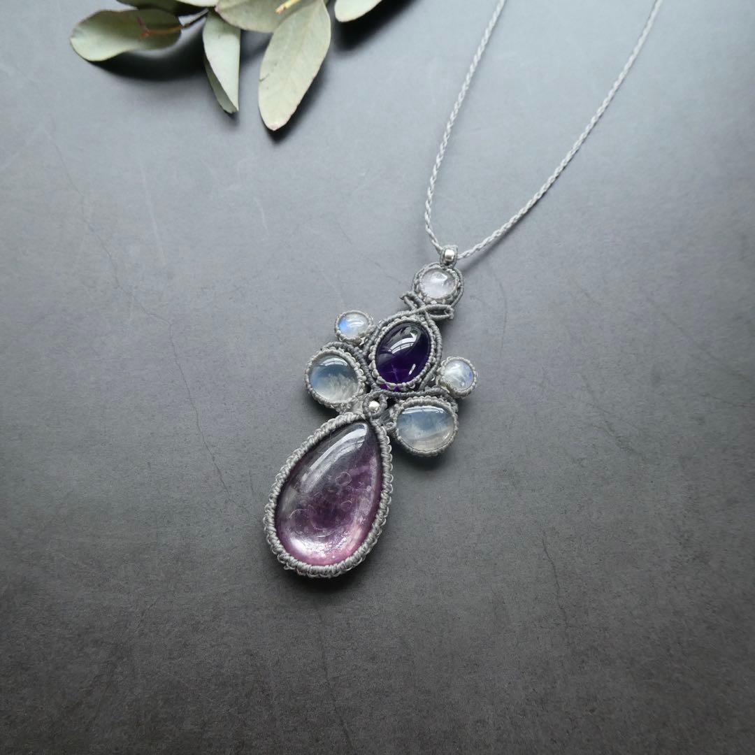 レピドライトと4種類の天然石のマクラメネックレス