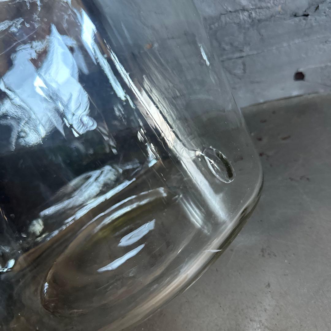 ヴィンテージガラス製　四角い瓶 金属蓋付き