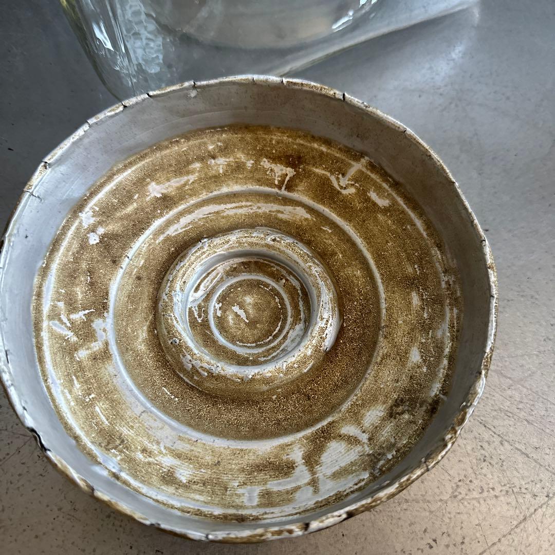 ヴィンテージガラス製　四角い瓶 金属蓋付き