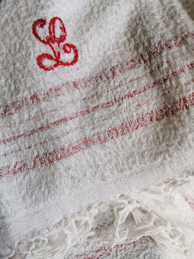 アンティークフランス レッドラインボーダー モノグラム刺繍Ｌ ふっくらバスタオル