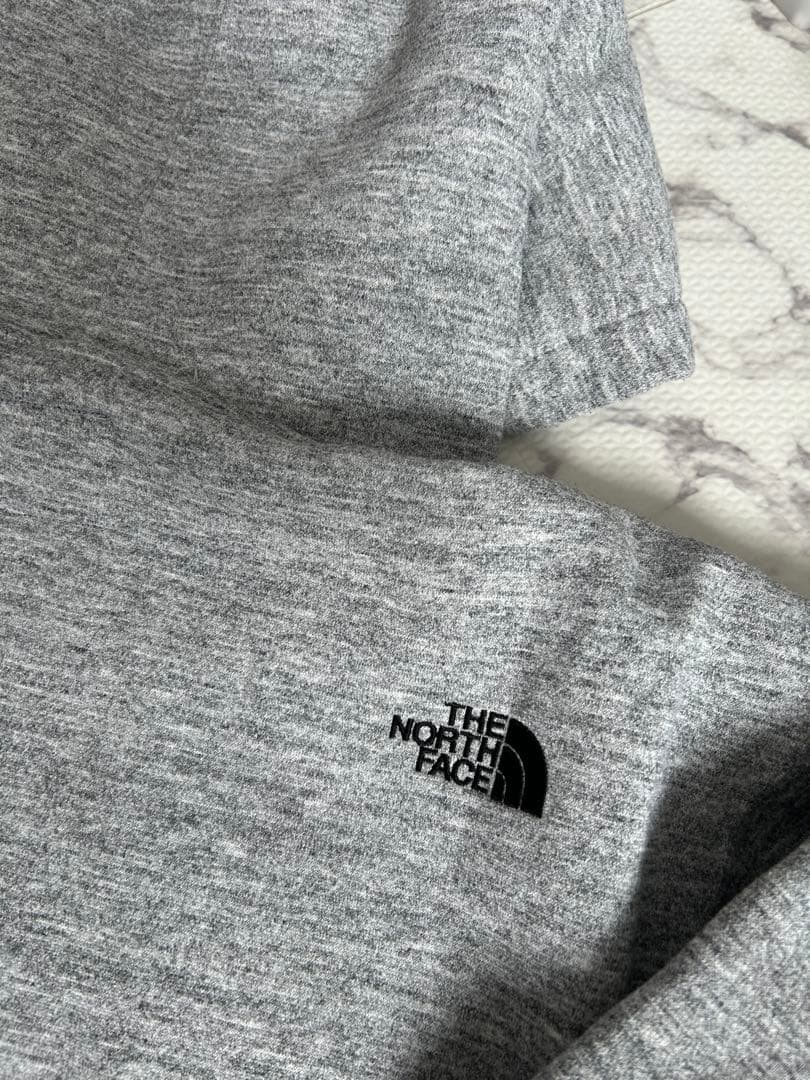 ノースフェイス フード付きパーカー