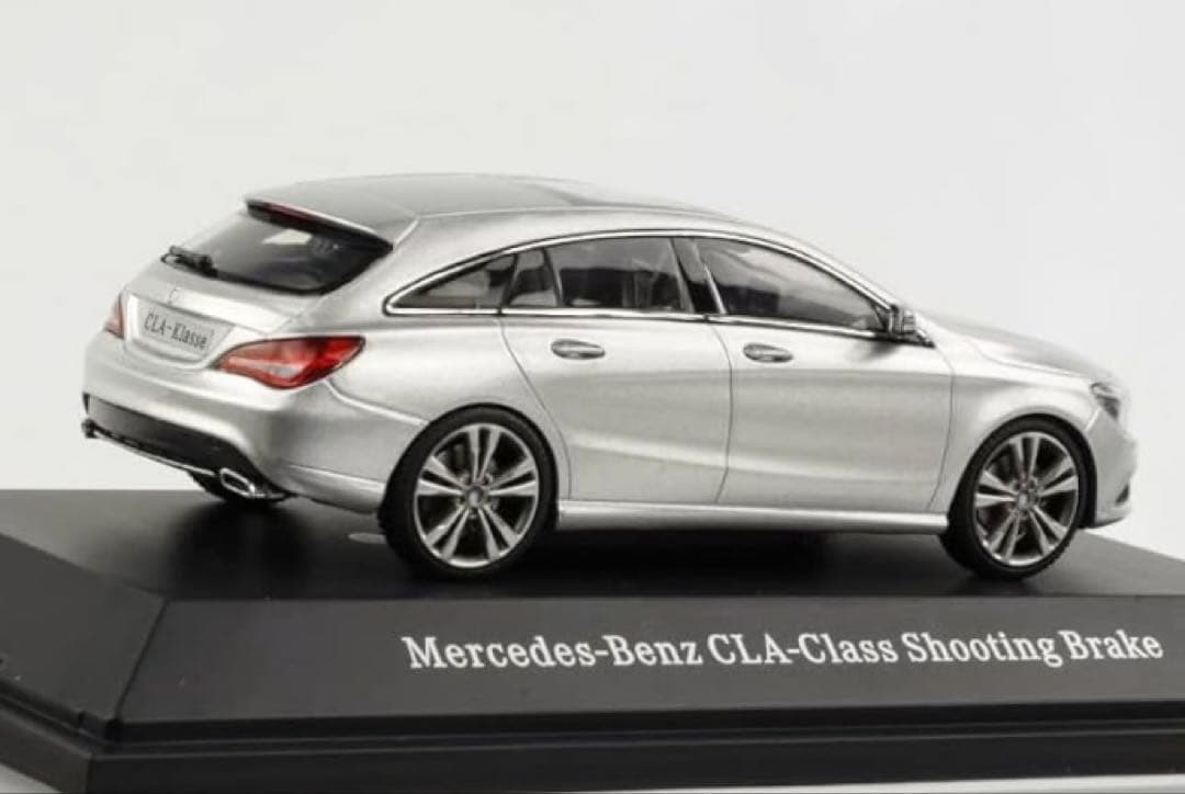 メルセデス・ベンツ CLA シューティング ブレークシルバー フィギュア
