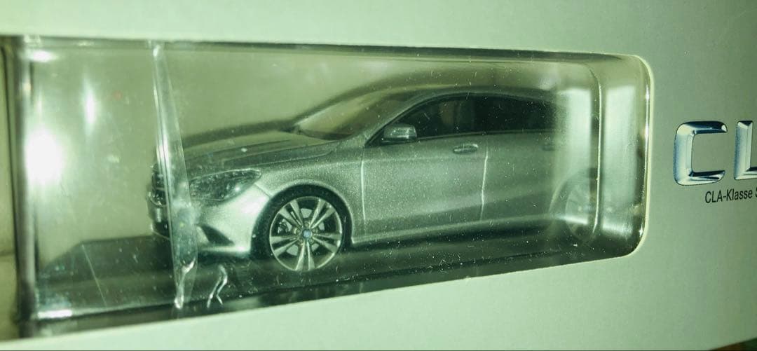 メルセデス・ベンツ CLA シューティング ブレークシルバー フィギュア