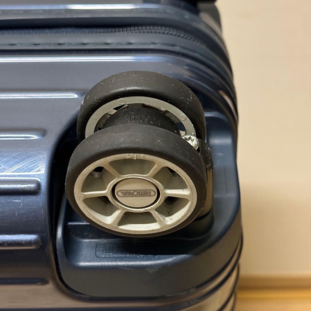 希少！リモワ　840.50 サルサデラックスハイブリッド　4輪　32L ネイビー