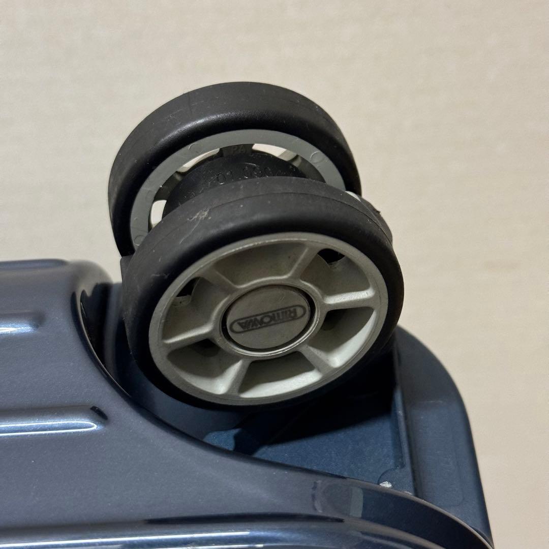 希少！リモワ　840.50 サルサデラックスハイブリッド　4輪　32L ネイビー