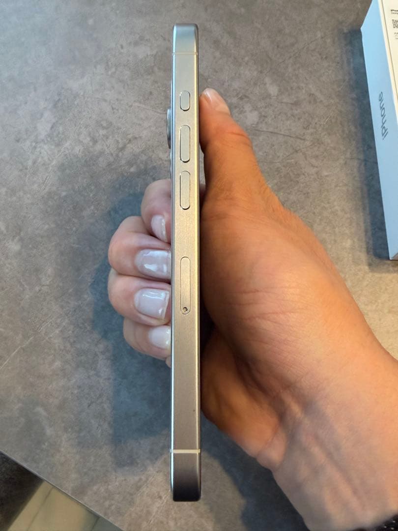 アップル iPhone15 Pro 256GB ホワイトチタニウム