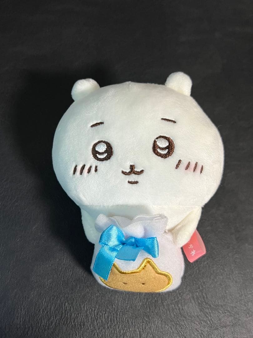 【ちいかわ】ちいハチうさ デスクトップから見守るひっかけぬいぐるみ