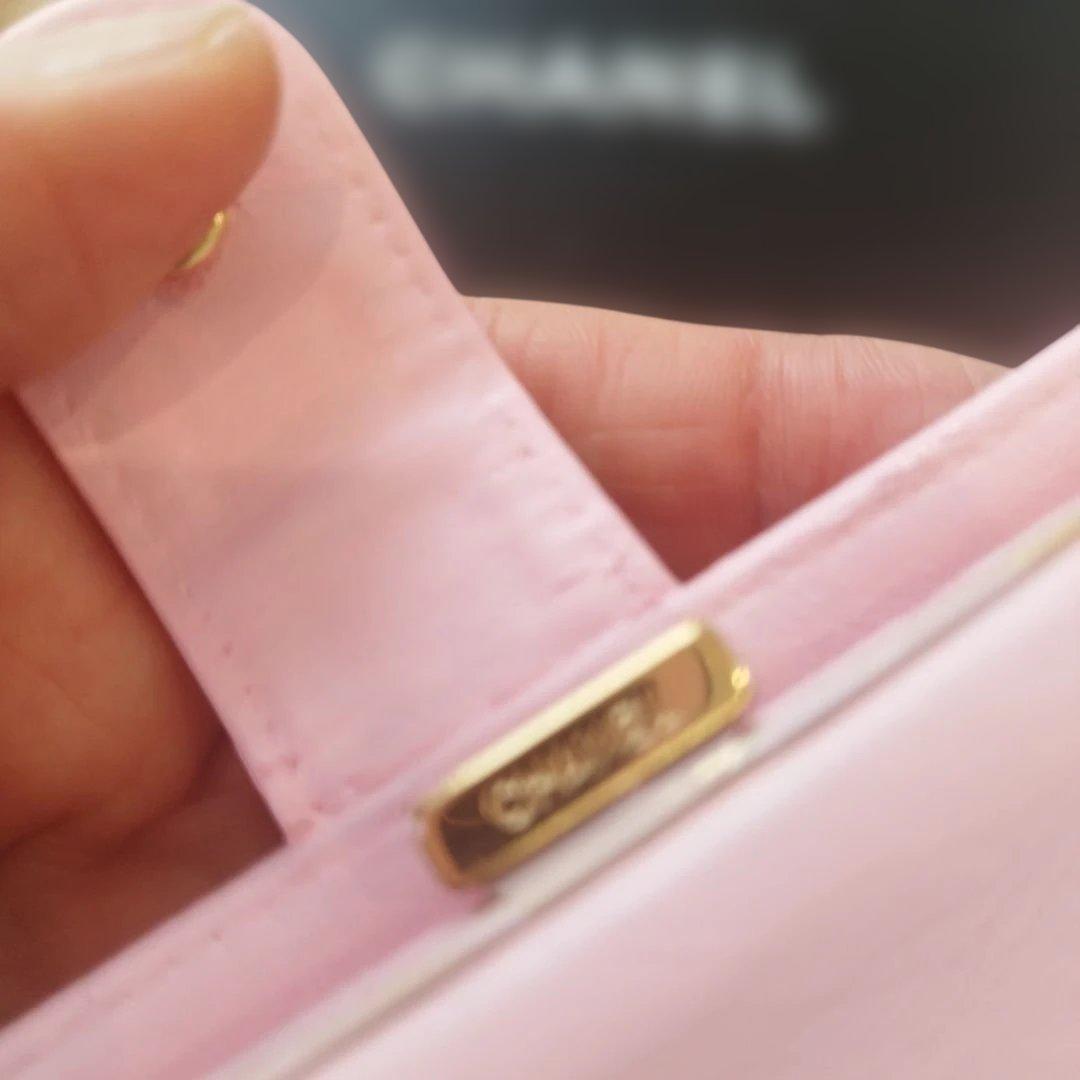 ②シャネルキャビアスキン　がま口コンパクト財布