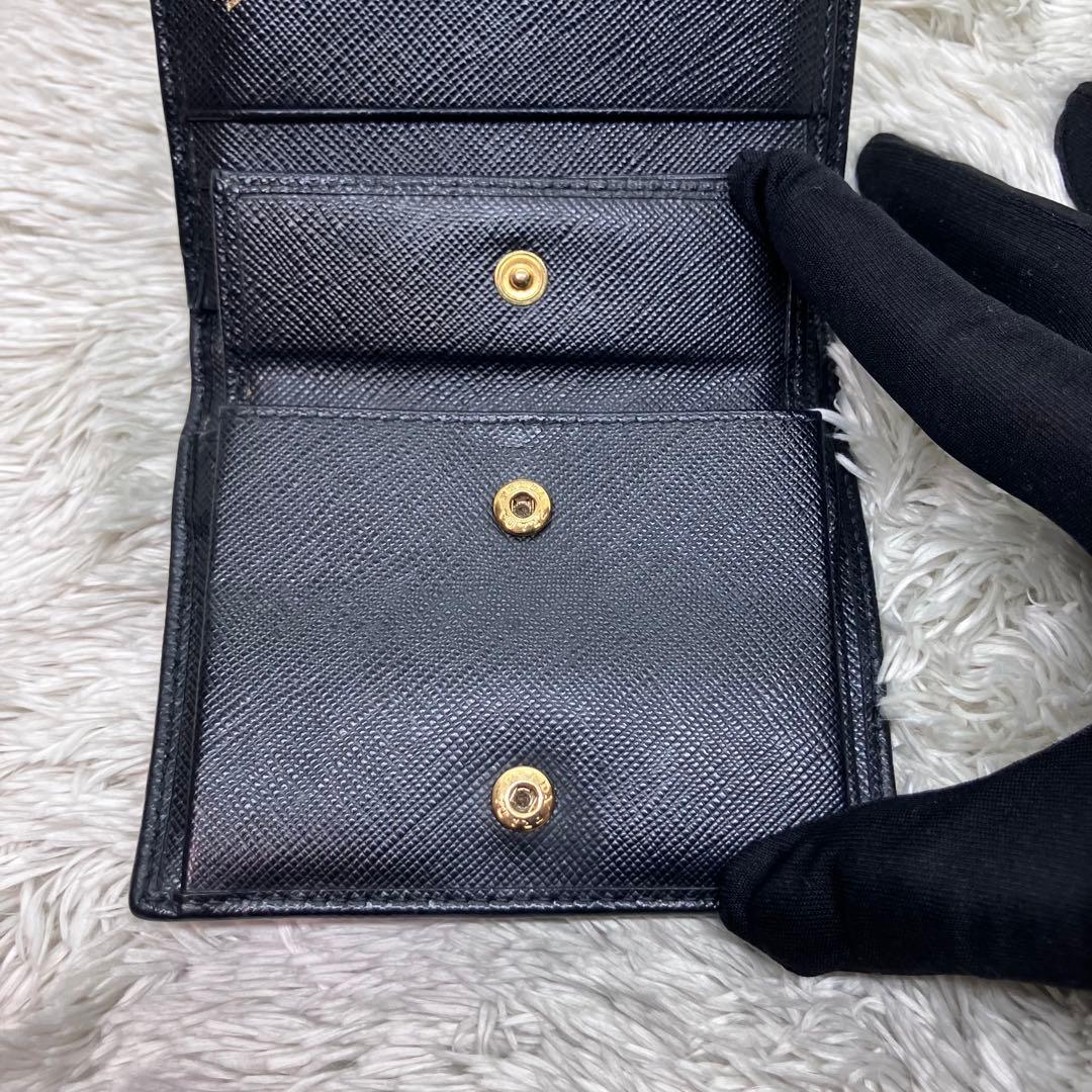 現行美品✨PRADA サフィアーノ メタルロゴ 二つ折り財布 フラップ ブラック
