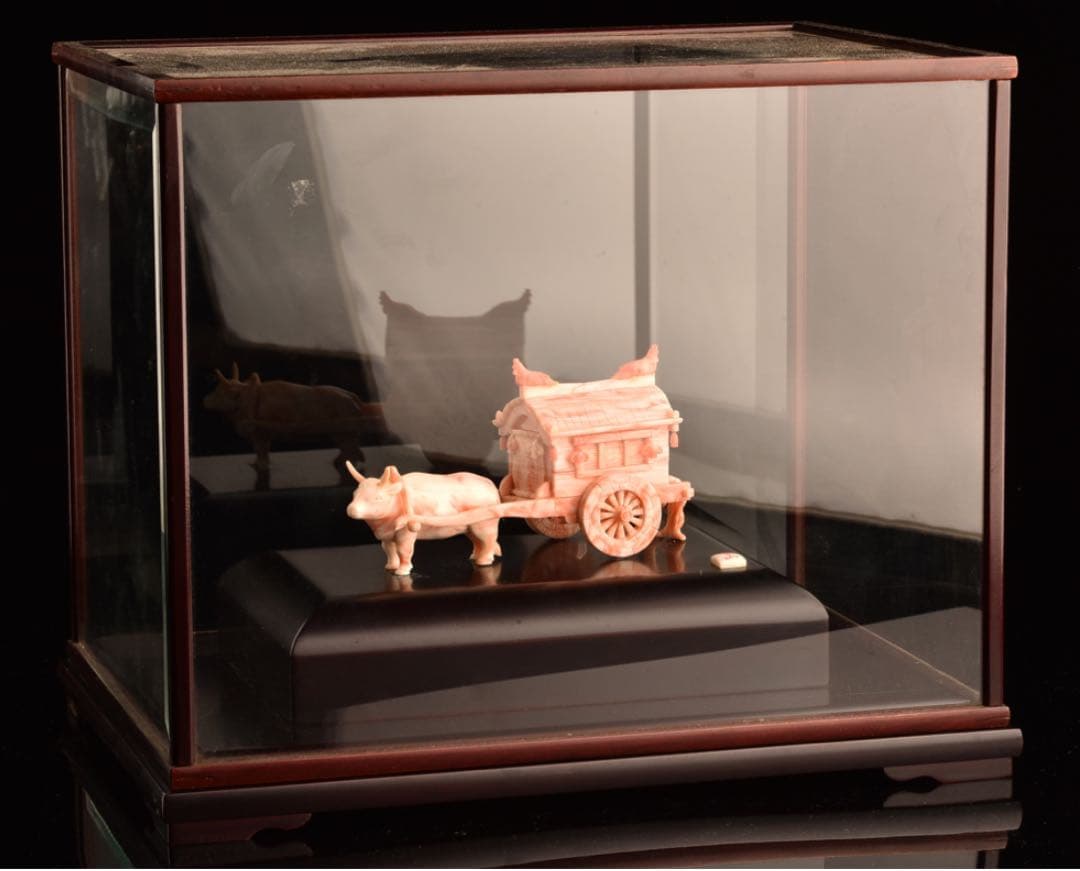 本珊瑚　珊瑚彫刻　宝石珊瑚　珊瑚置物コ－ラル　牛引き御所車　珊瑚宝飾作家山上卓山