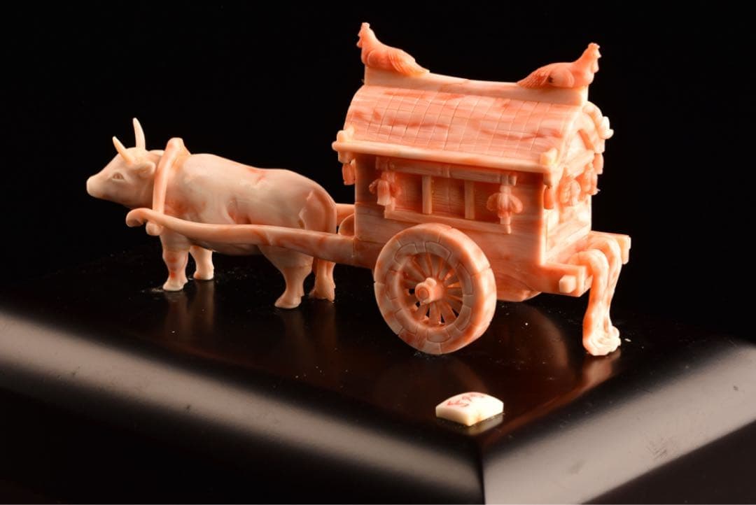 本珊瑚　珊瑚彫刻　宝石珊瑚　珊瑚置物コ－ラル　牛引き御所車　珊瑚宝飾作家山上卓山