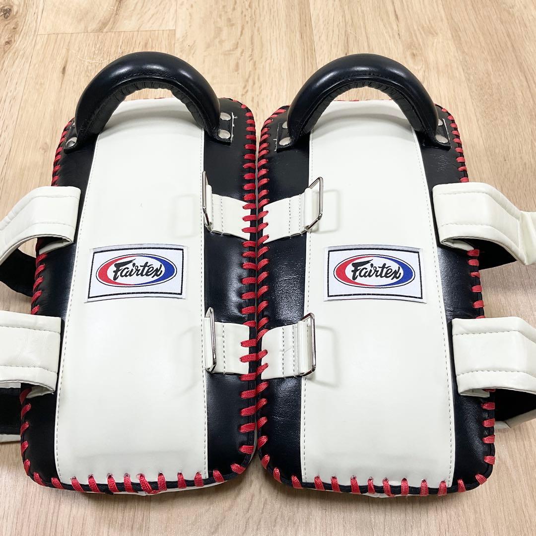 フェアテックス Fairtex キックミット 白黒赤 キックボクシング