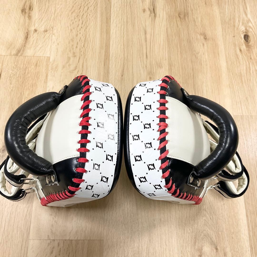 フェアテックス Fairtex キックミット 白黒赤 キックボクシング
