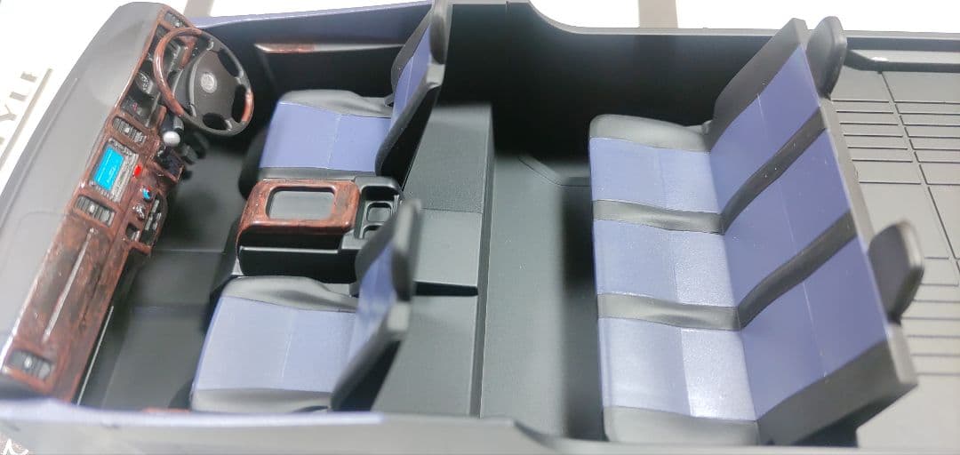 アオシマ1/24 ザ・チューンドカー ホットロッド風 ハイエース完成品