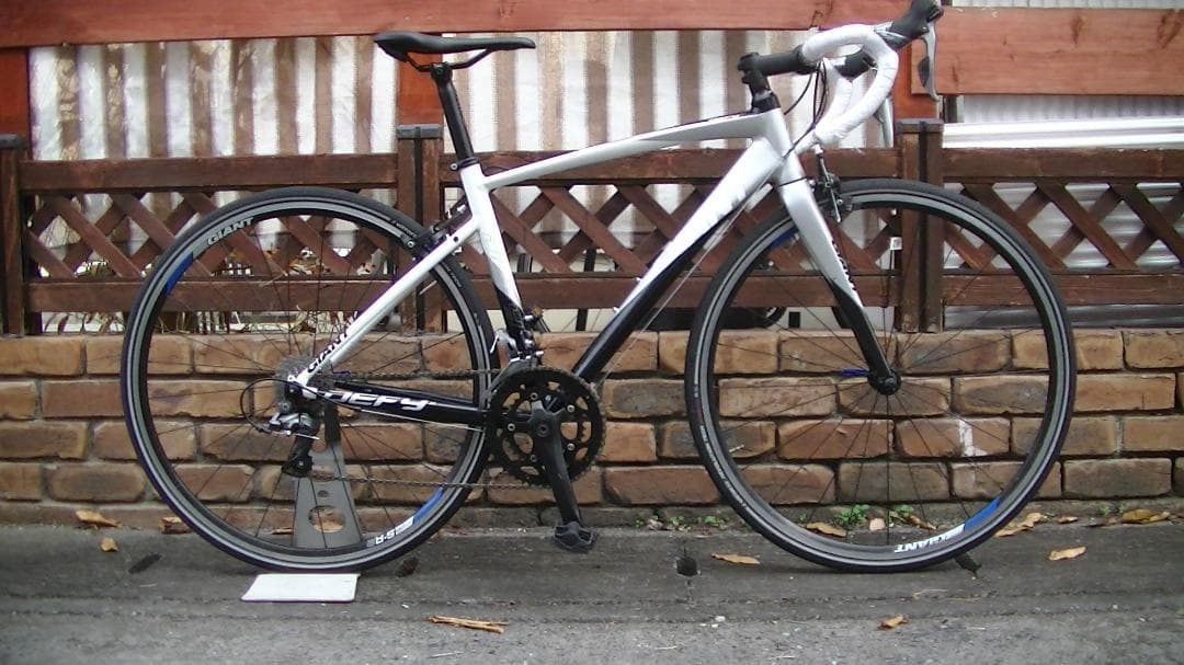 GIANT DEFY3 R2000クラリス　16速　ロードバイク