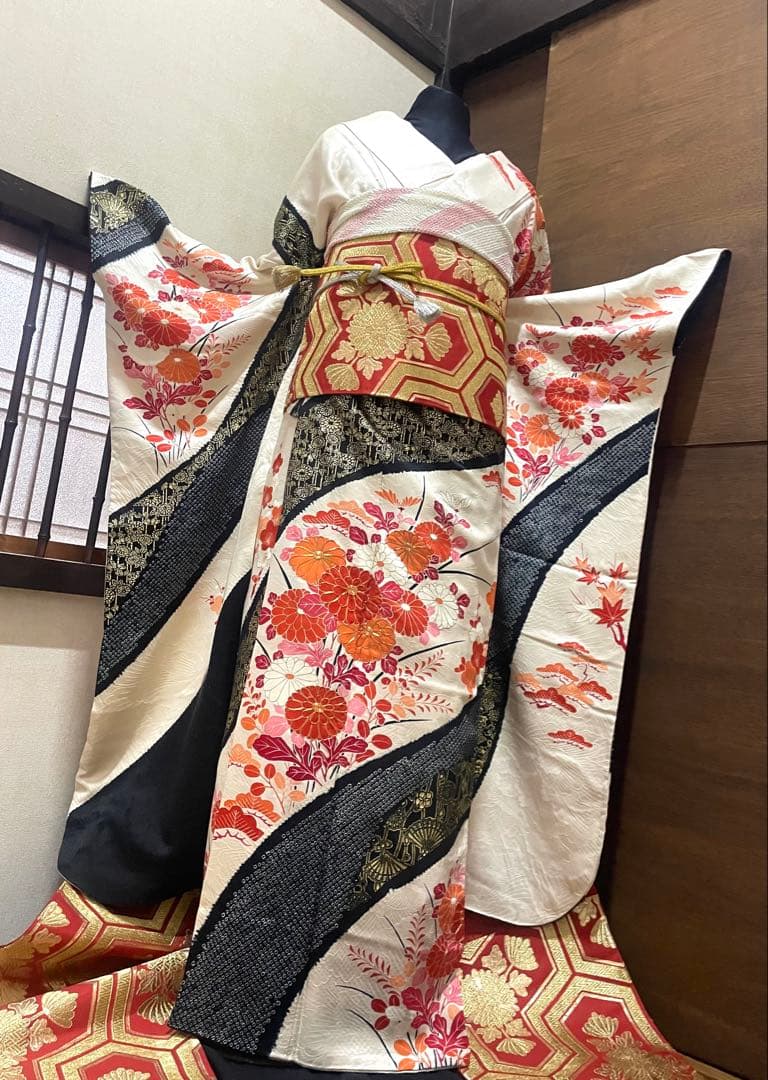 振袖 フルセット6点サイズM〜Ｌ駒刺繍　絞り　檜扇枝花文　金彩　正絹