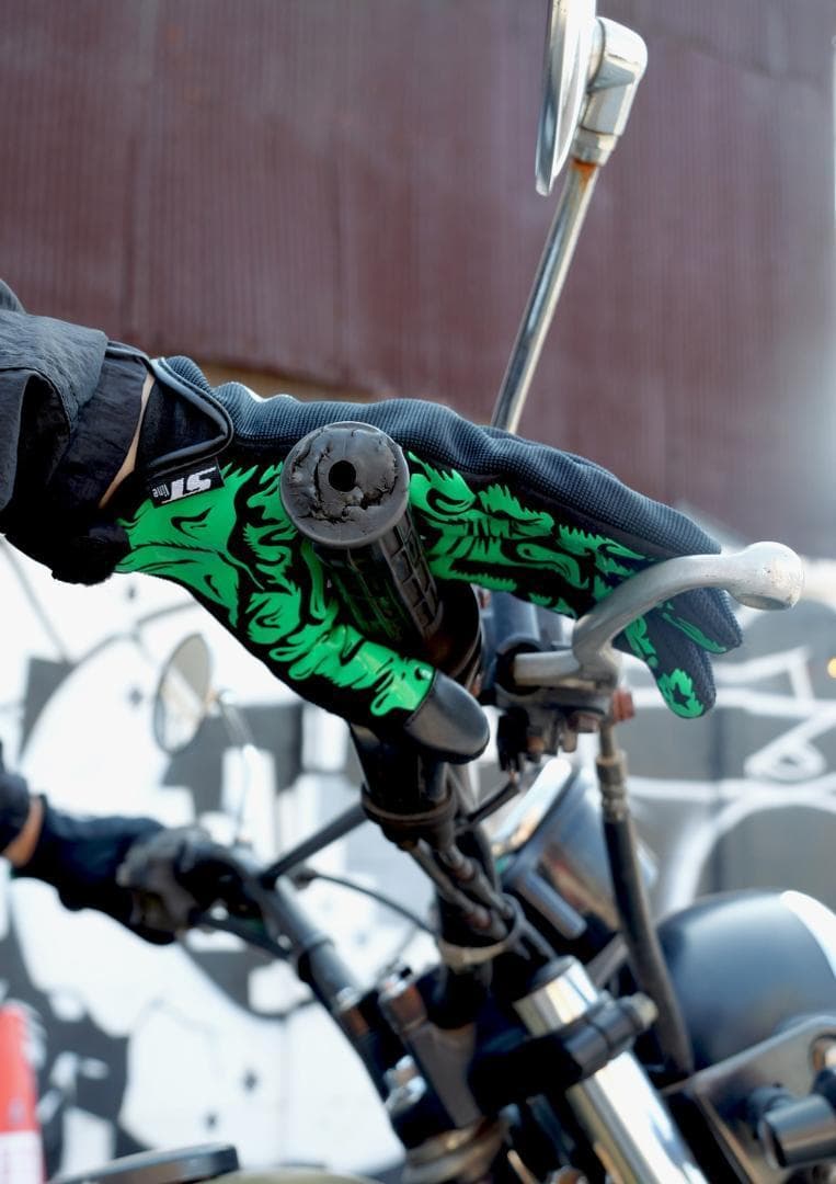 専用　新品　サンタクルーズ x MxMxM スクリーミングハンドグローブ　黒緑