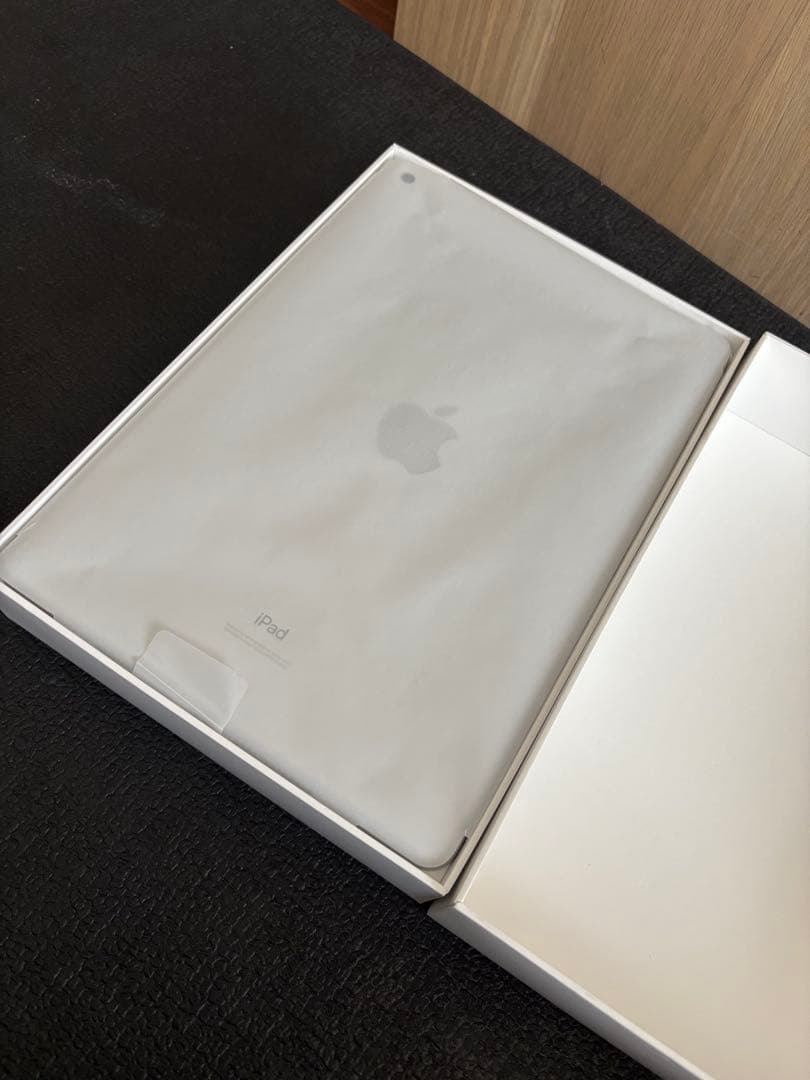 iPad 第7世代 10.2 インチ32GB WiFi シルバー箱入り