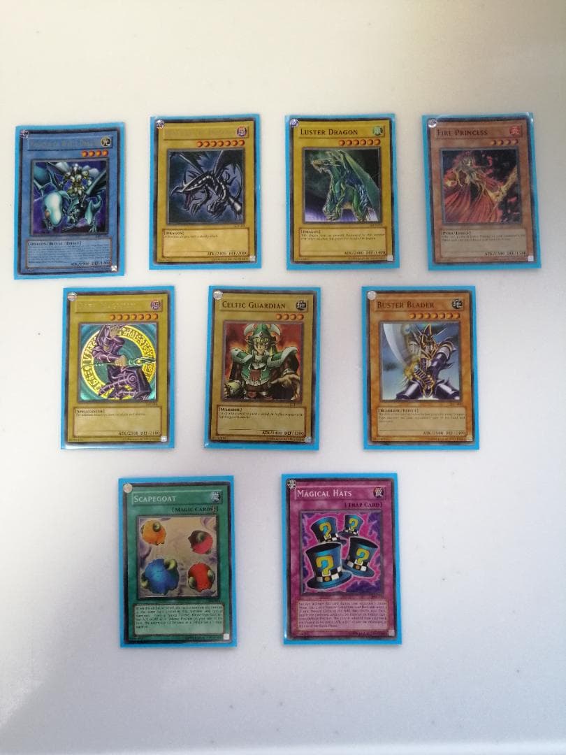 遊戯王カード　２４枚　超レア　ホログラフィック　遊戯と海馬瀬人の缶ケース ２つ