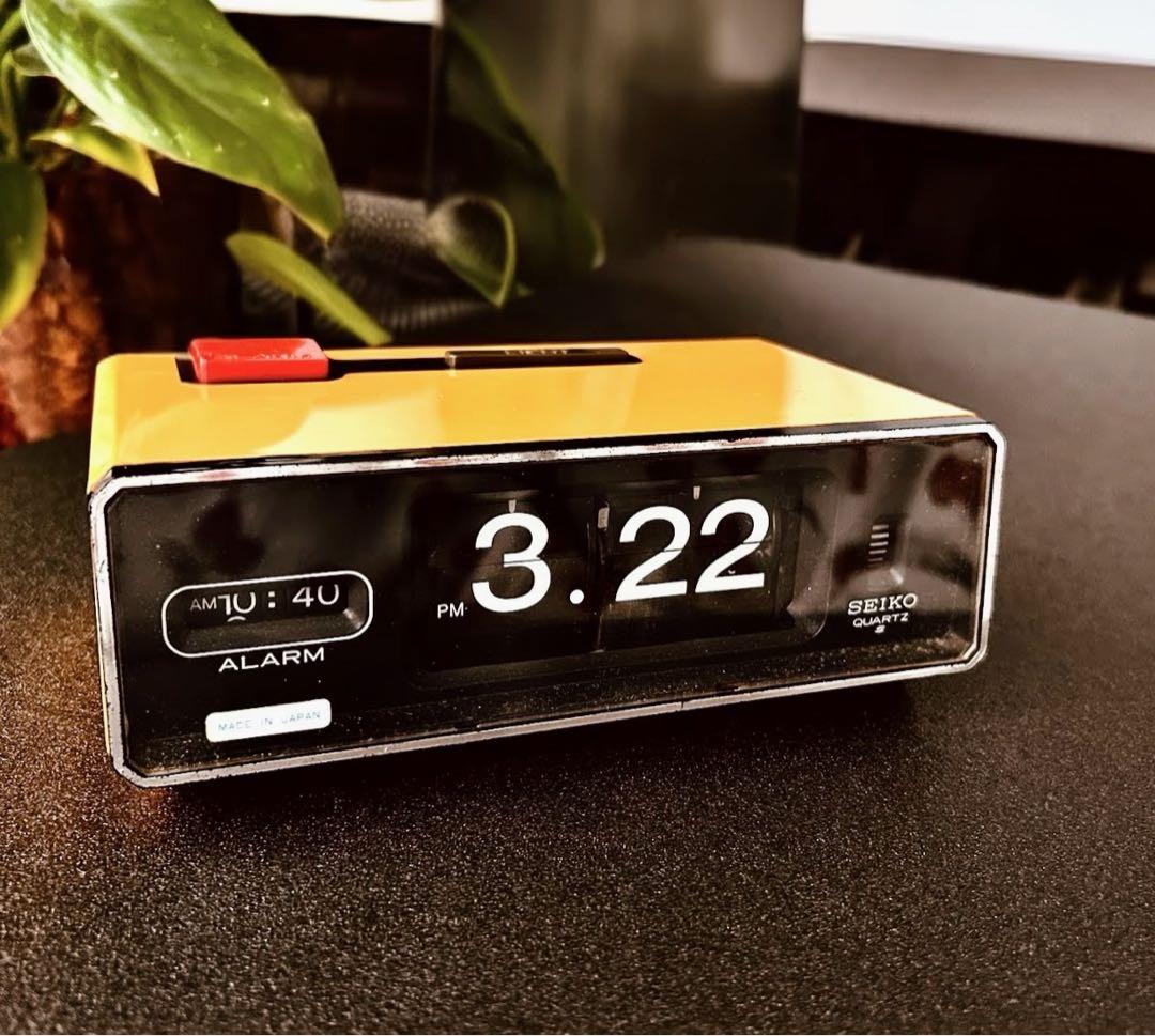 SEIKOパタパタ目覚まし時計 サービス付き　乾電池式オレンジ昭和レトロ