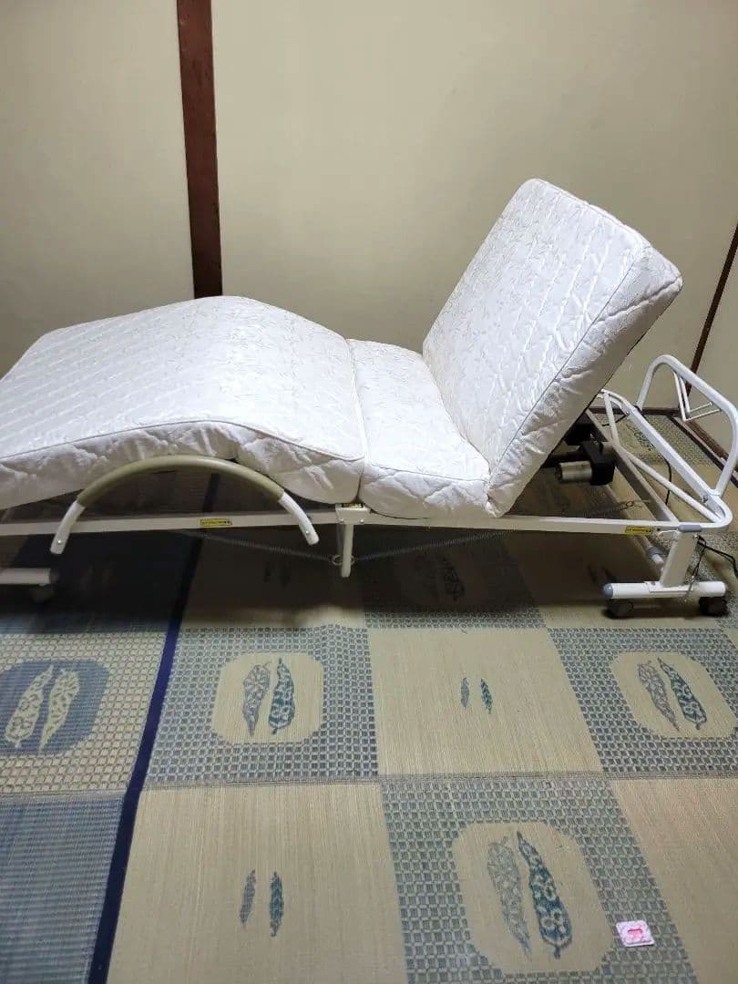 折りたたみ電動ベッド / シングルサイズ / ホワイト