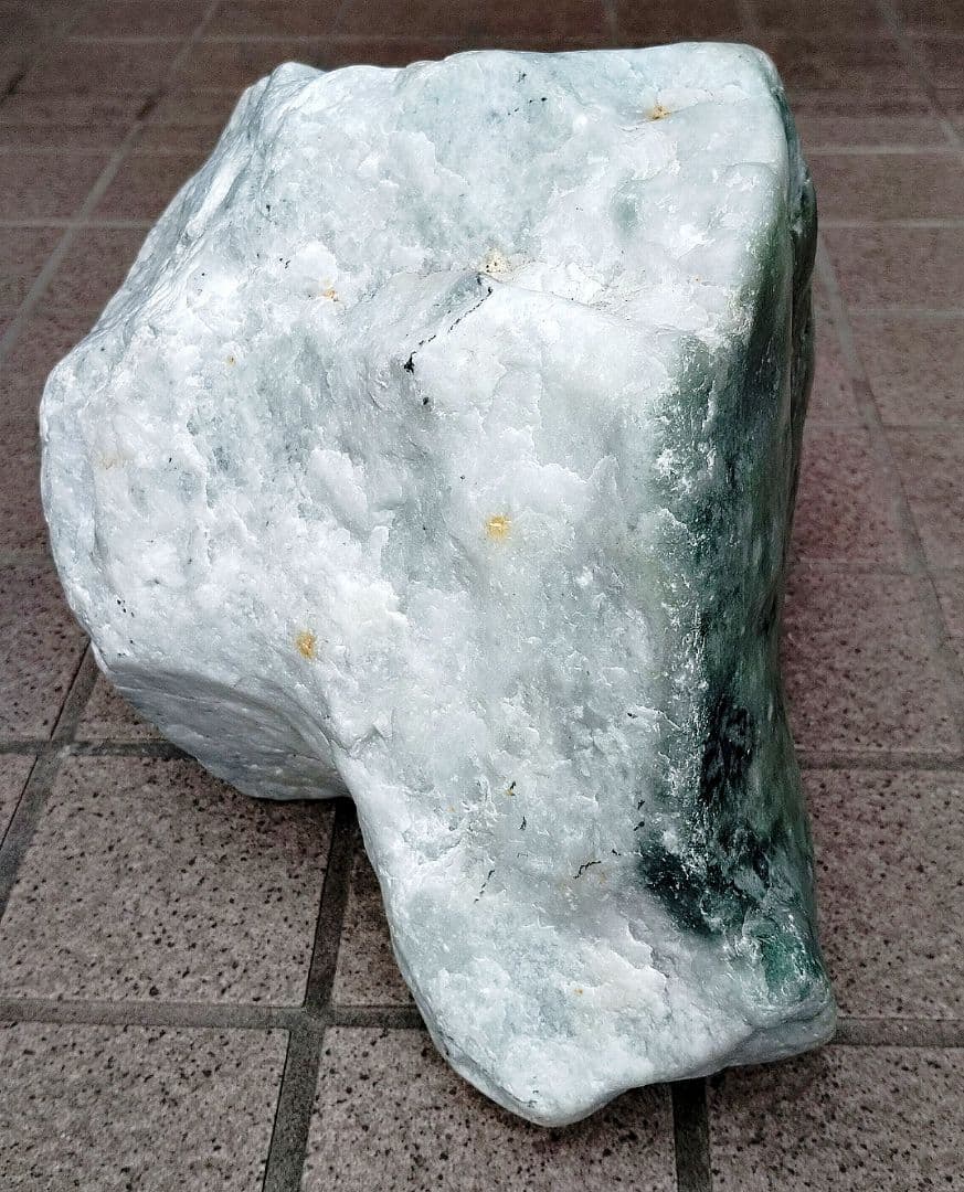 ★翡翠原石★糸魚川硬玉【小滝・転石川ズレ・ウブ17.65kg】