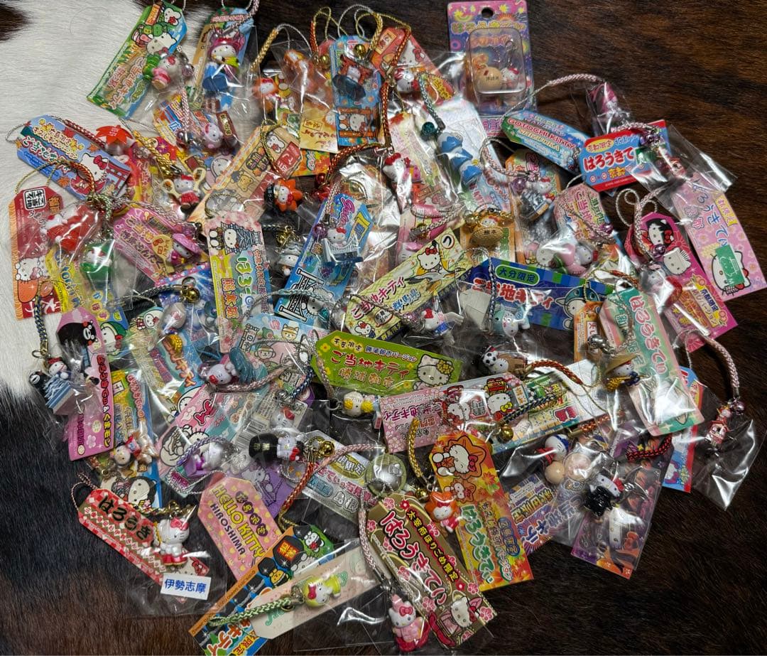 ご当地キティ　サンリオ　ストラップ　まとめ売り　100個