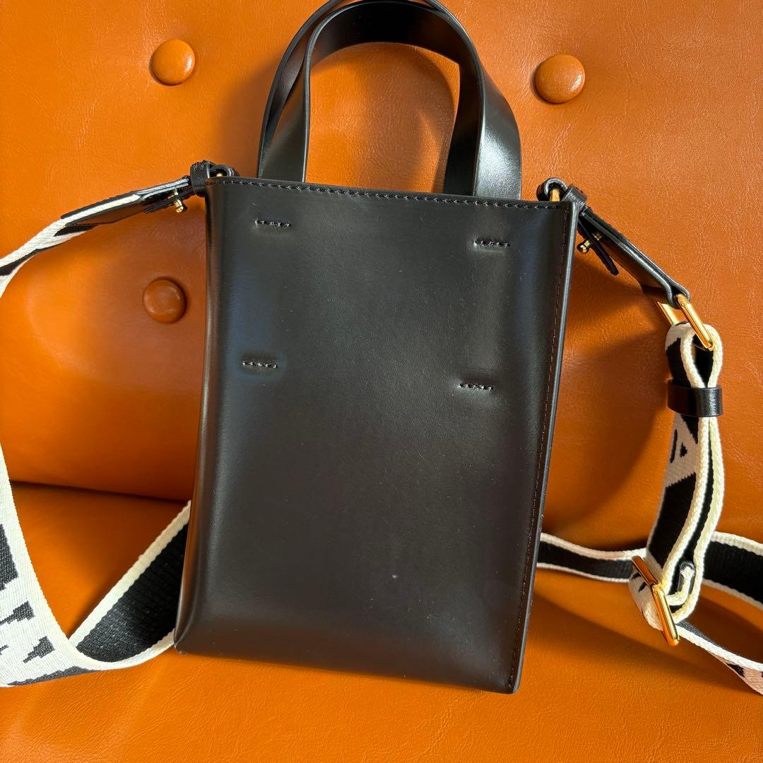 MARNI MUSEO ナノバッグ ブラック レザー MARNIロゴストラップ