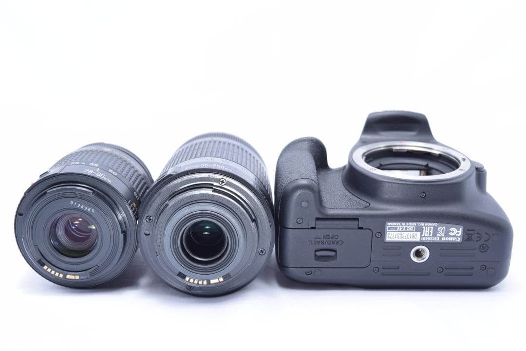 ✨綺麗なボディー✨　Canon EOS Kiss X70 デジタル一眼レフカメラ