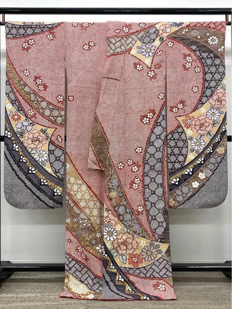振袖 豪華 絞り染 金駒 金彩 ふくれ織紋意匠 身丈169cm パールトーン加工