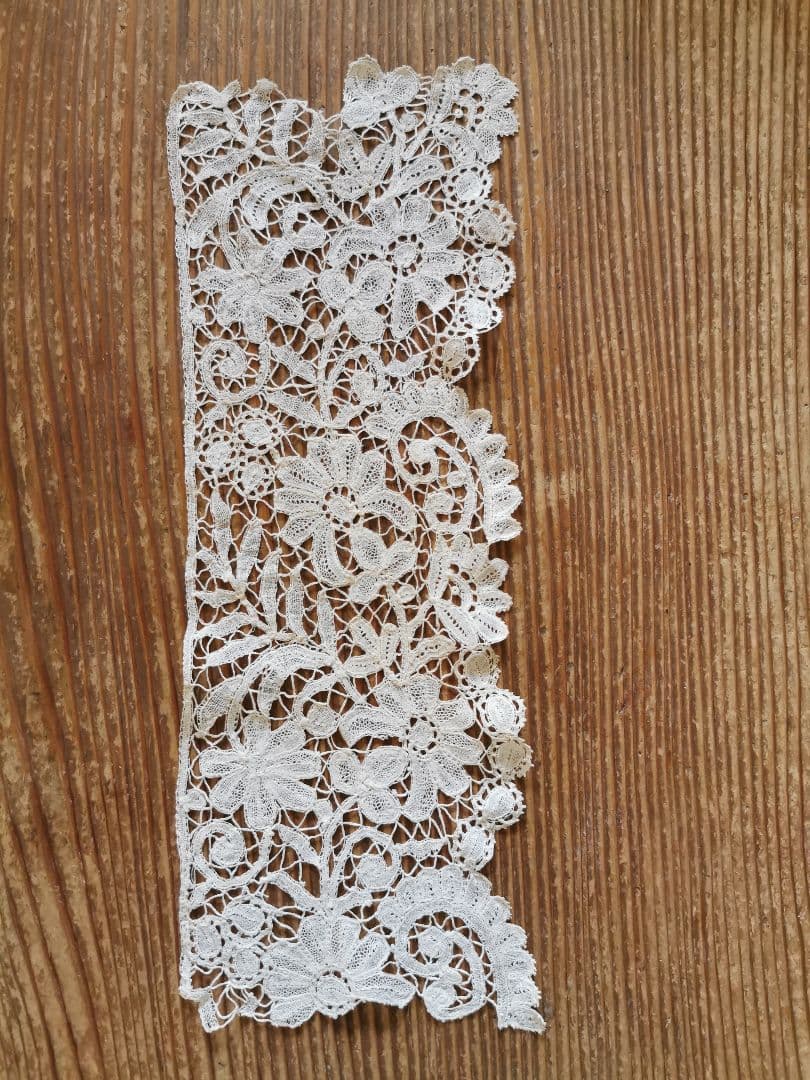 アンティーク 二輪のポワンドローズ デュセスレース 西洋菊 三つ葉 額装にも