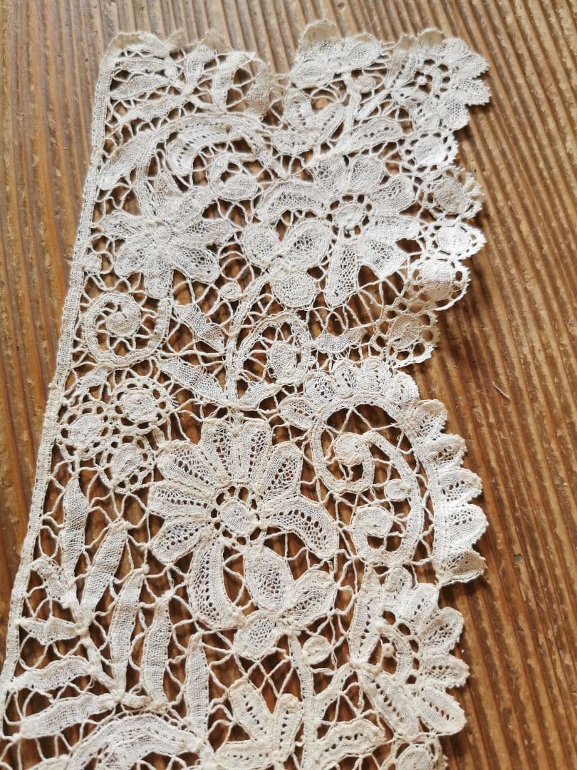 アンティーク 二輪のポワンドローズ デュセスレース 西洋菊 三つ葉 額装にも