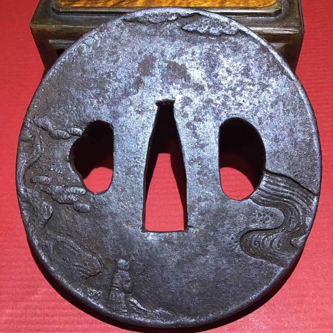 鐵地色絵鋤下彫　山水吾妻家図柄　在銘　江戸時代保証