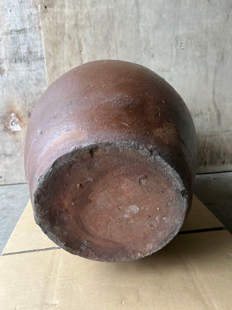 美しい古美蔵から釉薬のプチプチしたかなり雰囲気のある壺