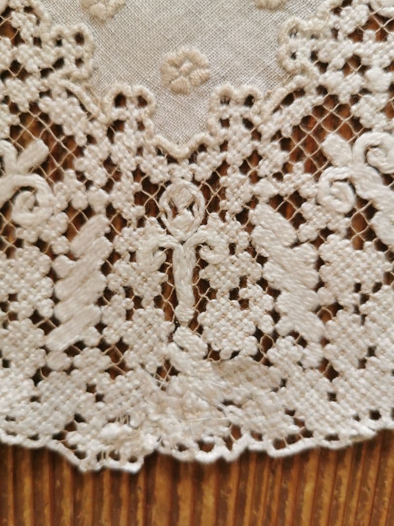 アンティークイタリア ノッテドメッシュ 男女の輪 ニードルワーク リネンドイリー