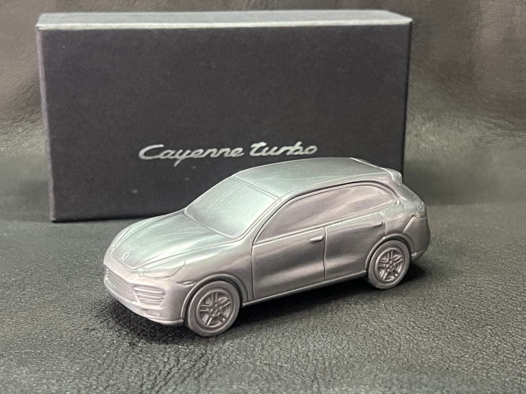【ポルシェ カイエン ターボ】ペーパーウェイト メタルカー　非売品