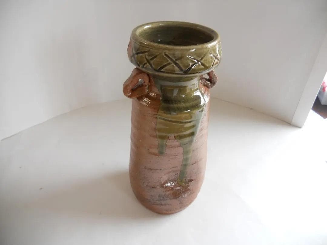 伊賀焼　耳付 壺 伊賀 ヴィンテージ 花瓶 花器 新品 未使用 です。