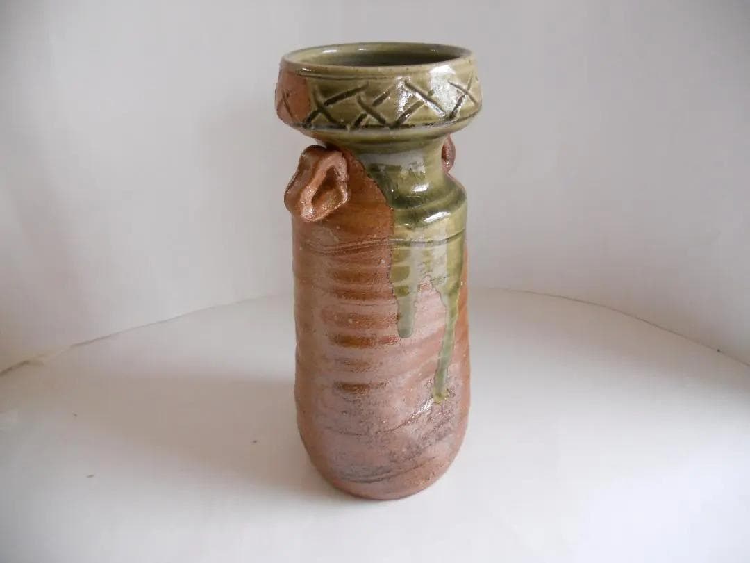 伊賀焼　耳付 壺 伊賀 ヴィンテージ 花瓶 花器 新品 未使用 です。