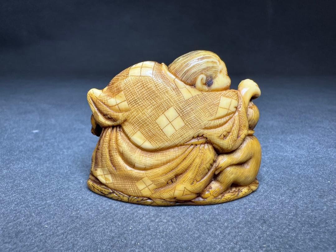 極上　根付　天然素材　アンティーク　和彫　置物　骨董　飾り物　古美術品細密細工