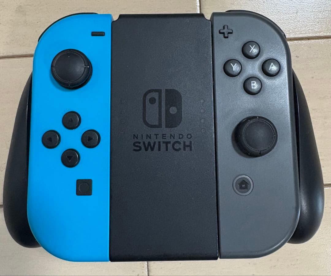 ア*イ様 Nintendo Switch 本体 青/黒 Joy-Con付き